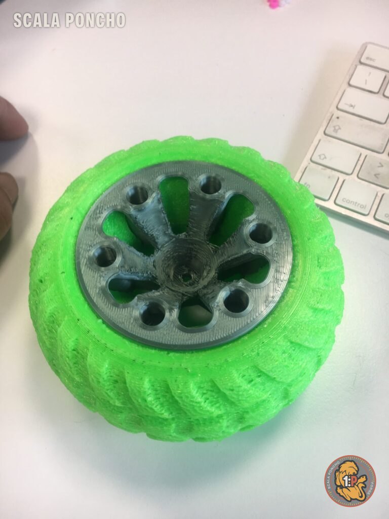 Ruota con gomma verde stampata in TPU flessibile e cerchio grigio