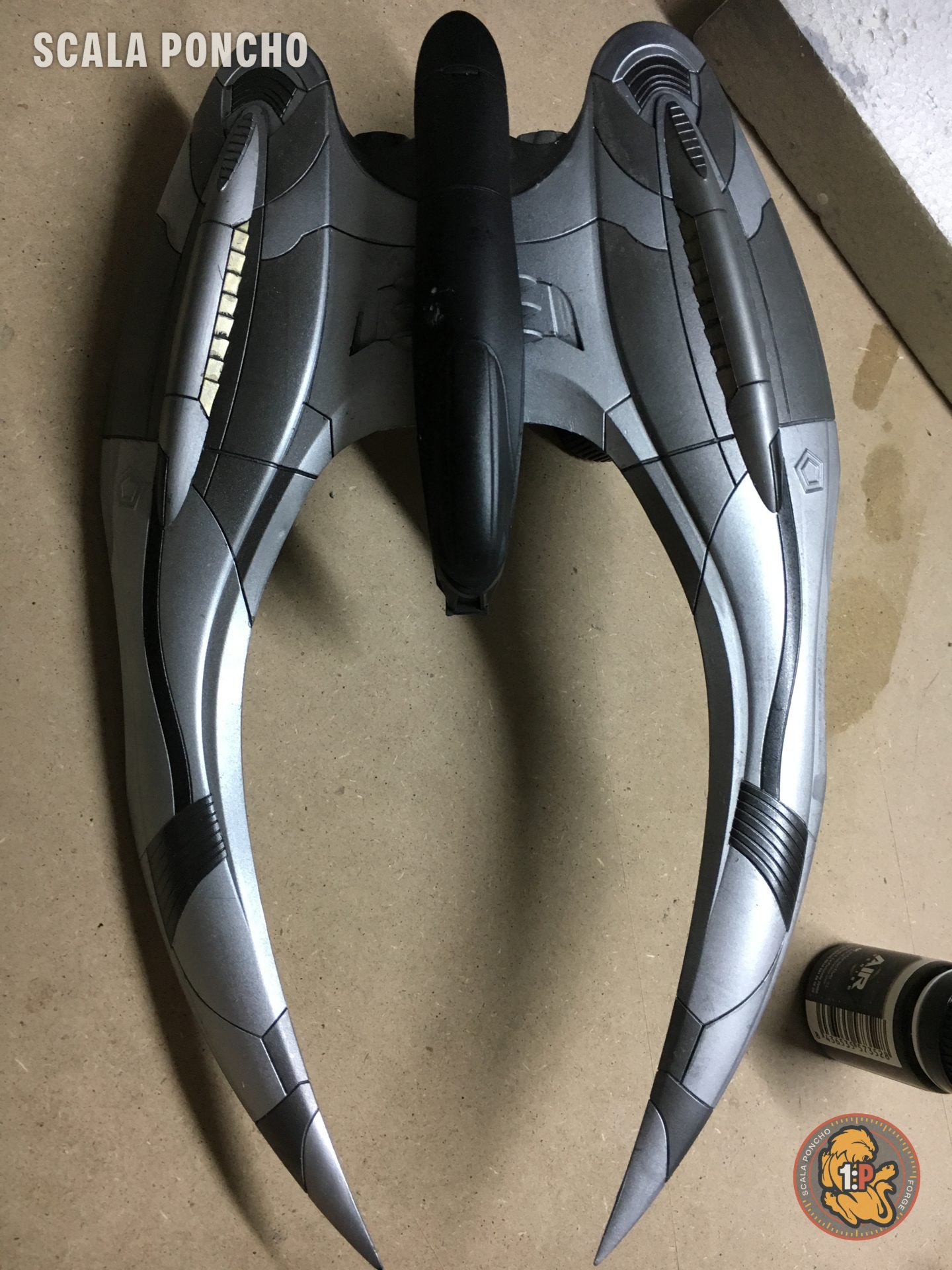Cylon Raider: il nemico del Viper, in tre toni di argento