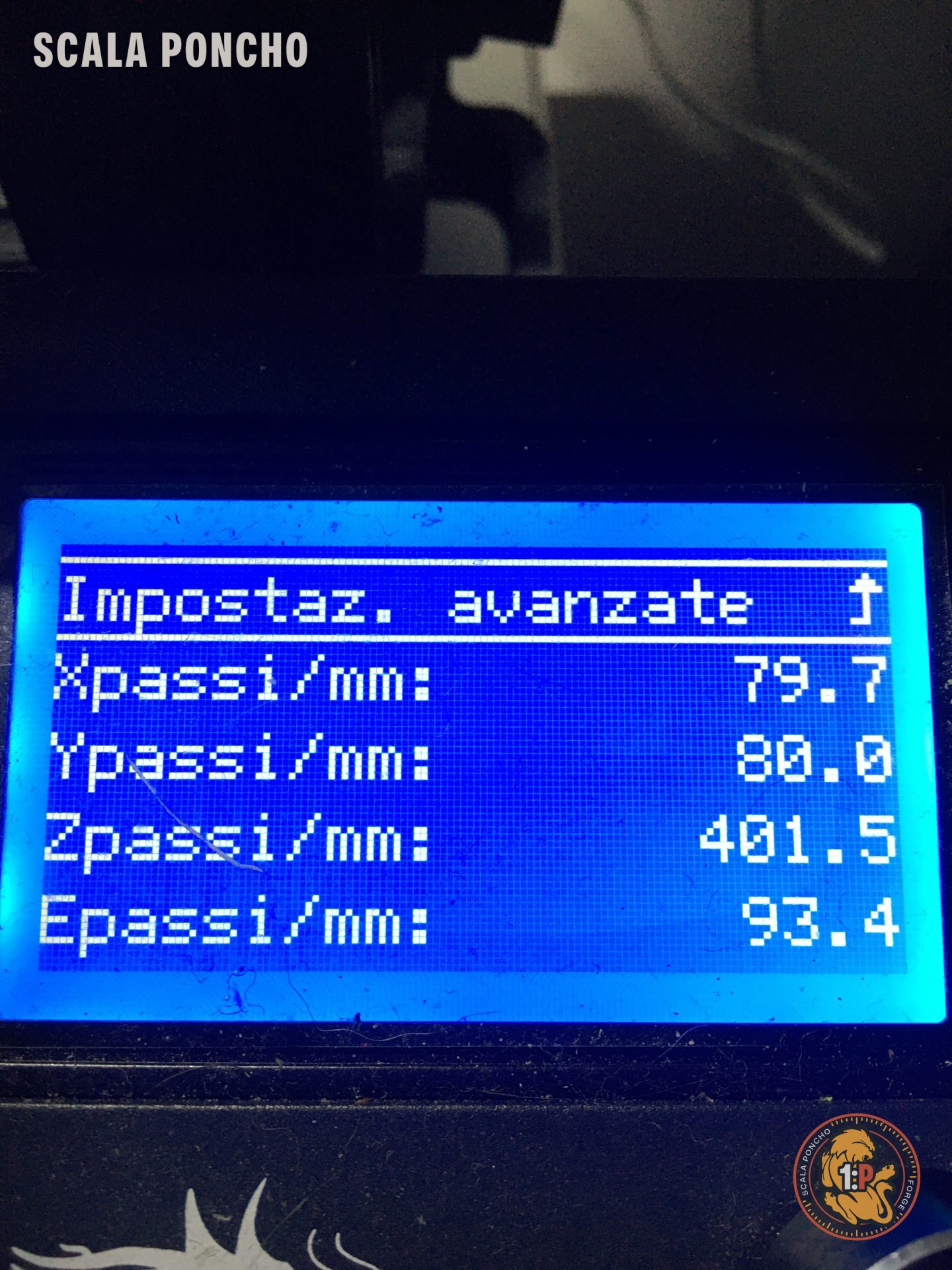 Display della Ender 3 con le impostazioni avanzate dei passi per millimetro degli assi e dell'estrusore