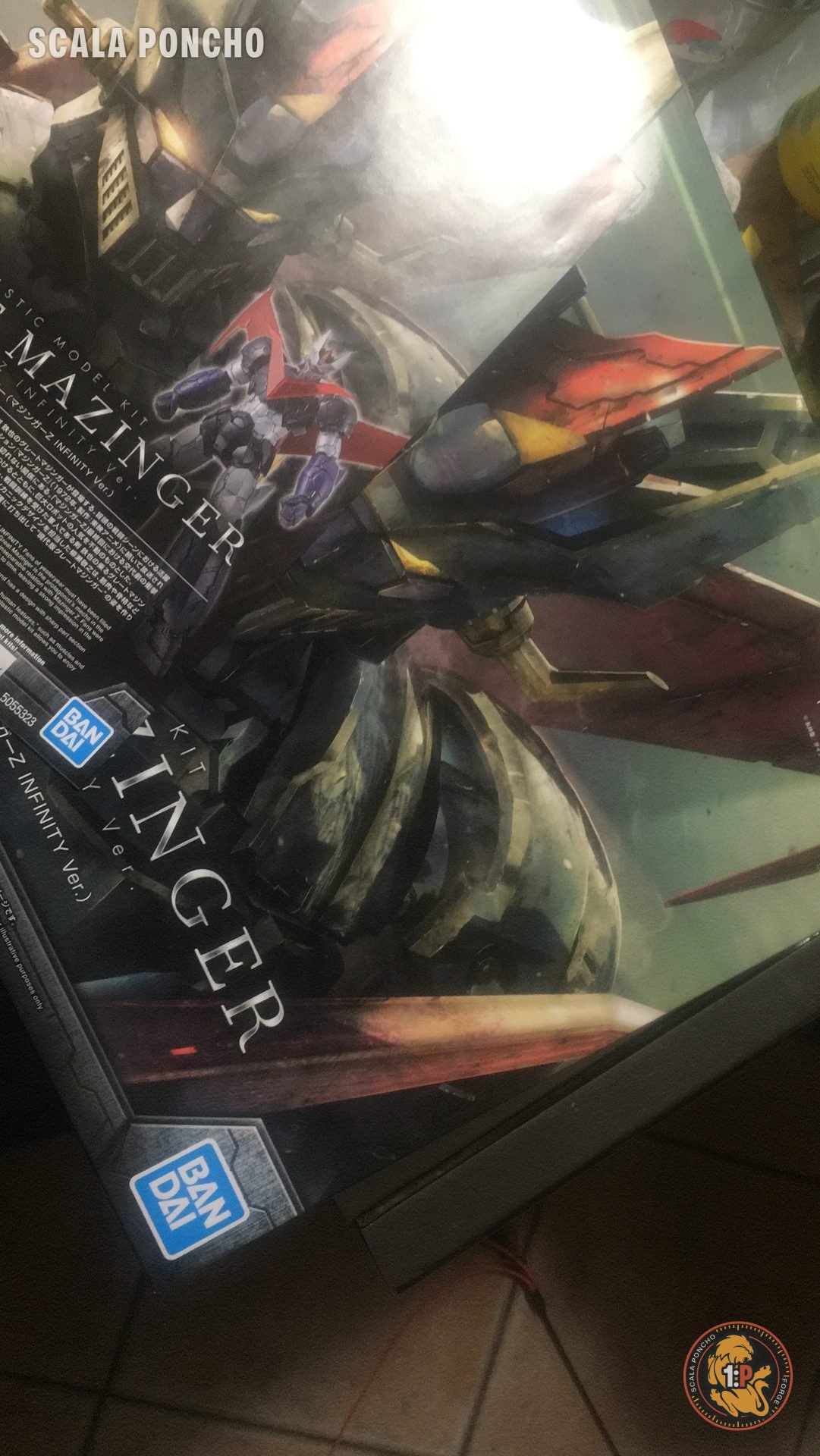 Scatola del kit del Grande Mazinger con l'illustrazione del robot