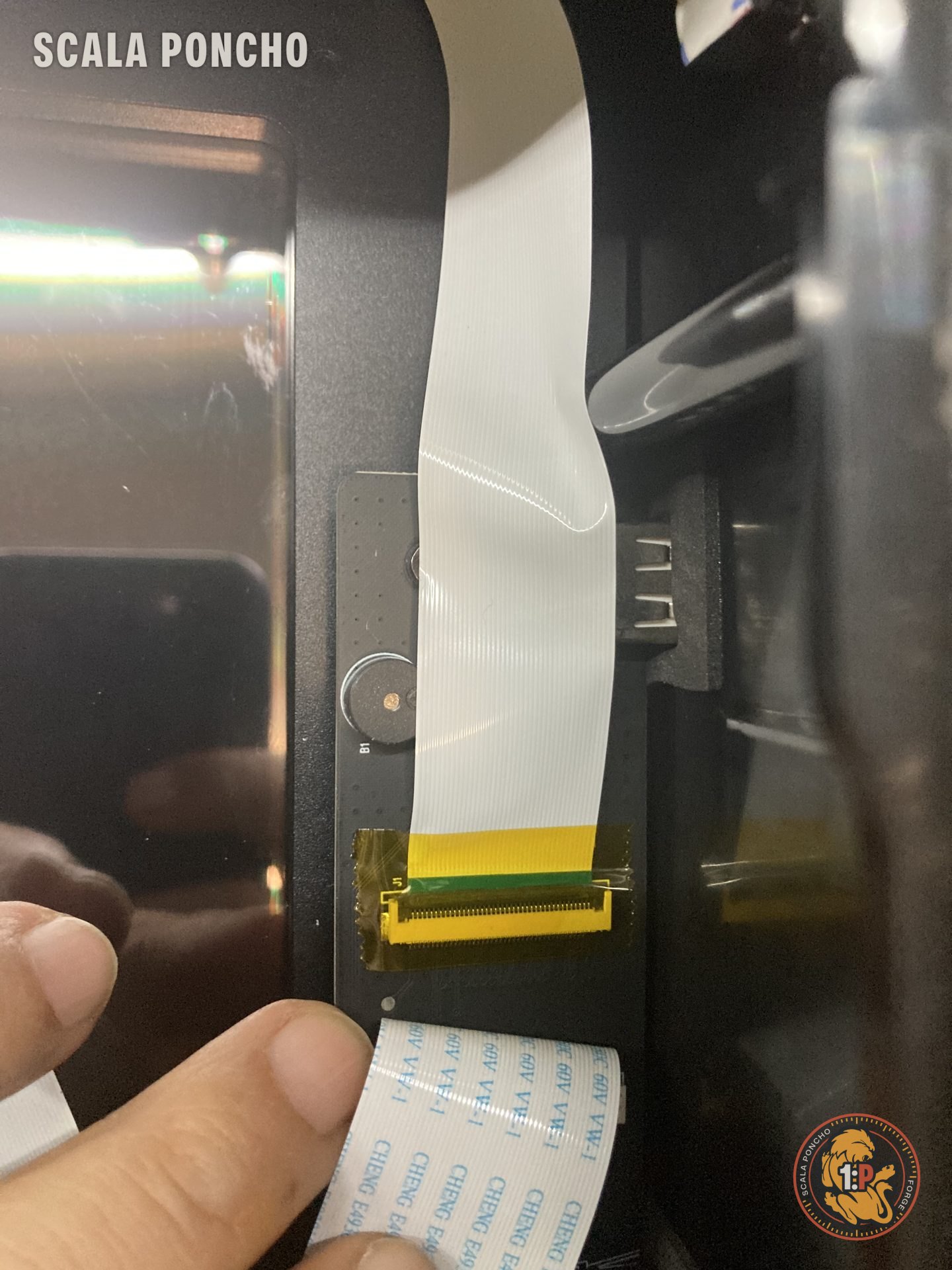 Screen flat-cable connector inside the resin printer