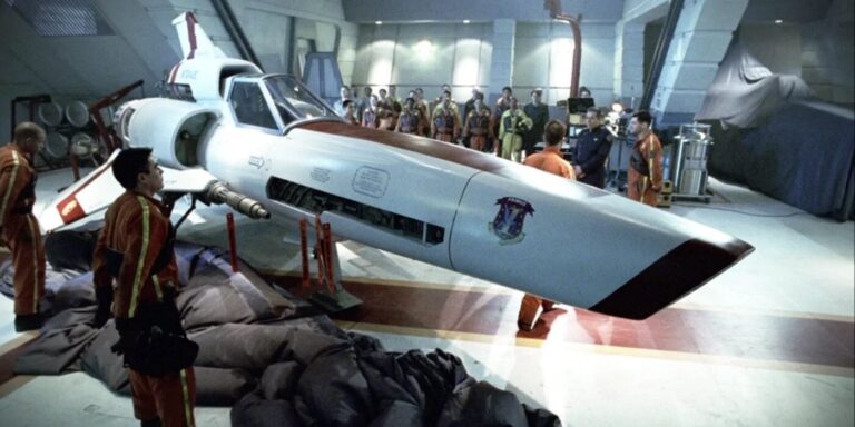 Colonial Viper Mk II nell'hangar del Galactica